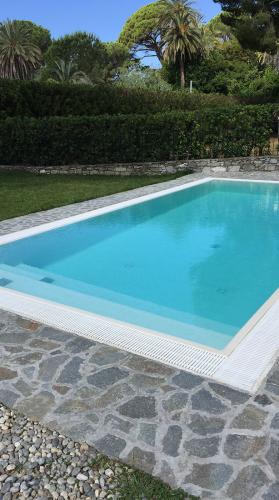 Piscina a sfioro - Bogliasco (GE)