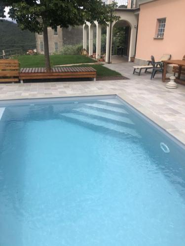 Rivestimento liner grigio - Piscina a Castiglione Chiavarese