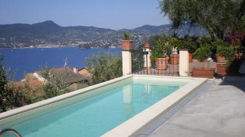 Piscina in cemento armato - Sant'Andrea di Rovereto (GE)