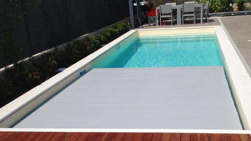 Piscina in casseri, rivestimento in PVC con copertura a tapparella - Sovico (MB)