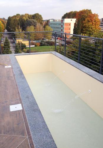 Piscina in cemento armato attico, rivestimento in PVC - Carate Brianza (MB)